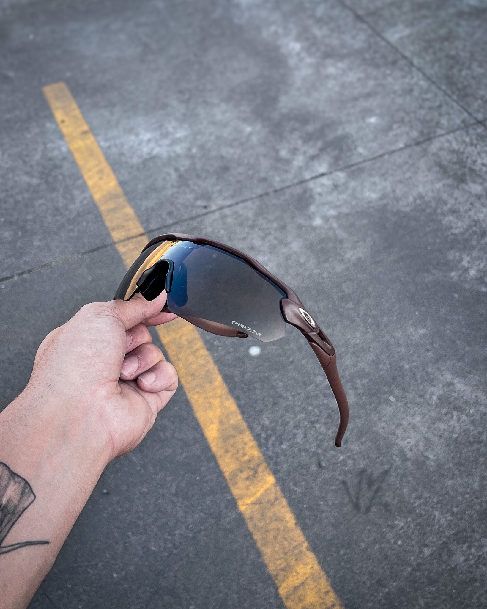 oculos de corrida marrom